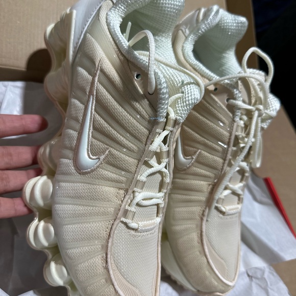 Nike Shox TL Pearl White (Women's)
SZ: 6M/7.5W  w/ box - Picture 1 of 11